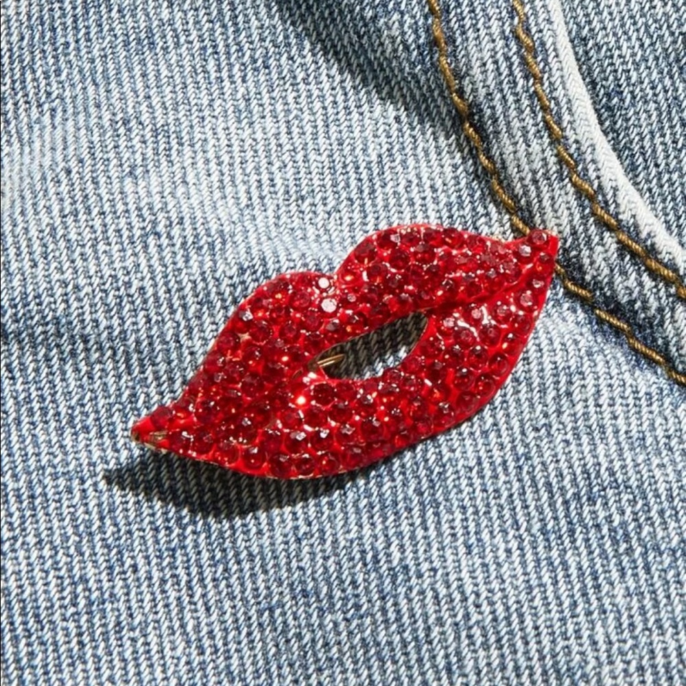 Red Lips Rhinestone Brooch